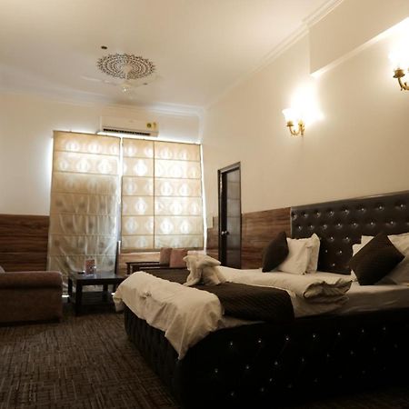 Hotel Kuber Rāi 외부 사진
