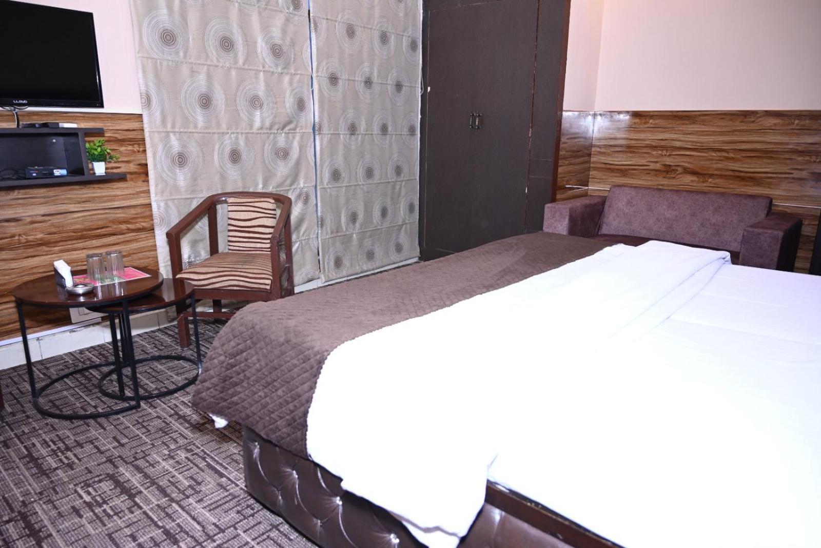 Hotel Kuber Rāi 외부 사진