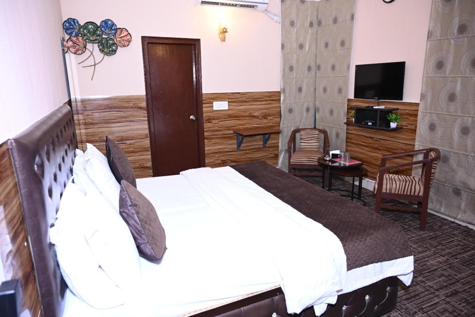 Hotel Kuber Rāi 외부 사진