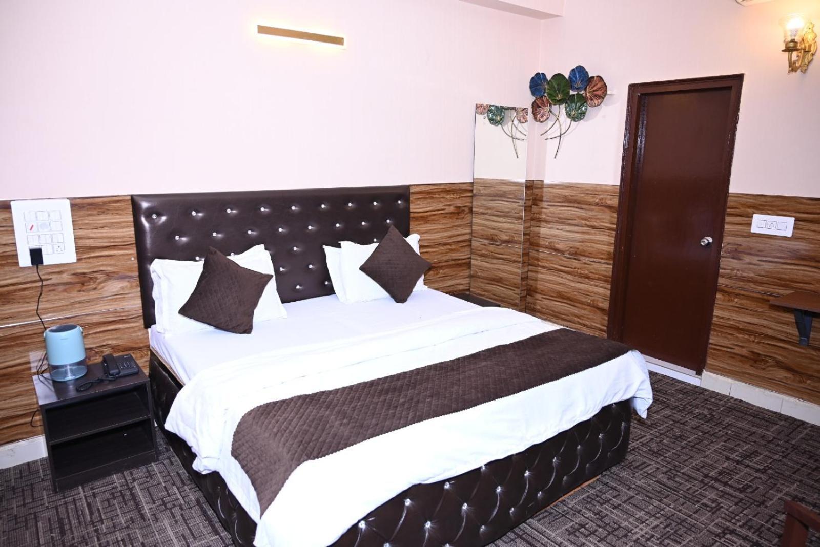 Hotel Kuber Rāi 외부 사진