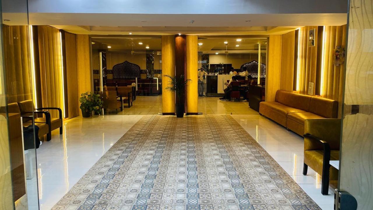 Hotel Kuber Rāi 외부 사진