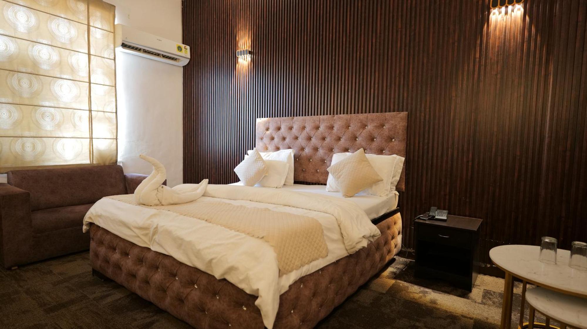 Hotel Kuber Rāi 외부 사진